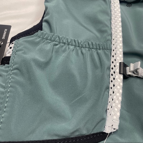 New Women Kiger Running Vest 4.0
Medium/Large
Hasta/Black/Pure Platinum/Silver - Picture 3 of 15